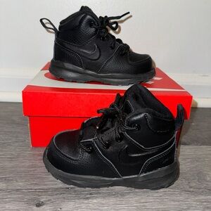 SOLD Toddler Nike Manoa Boots 7C